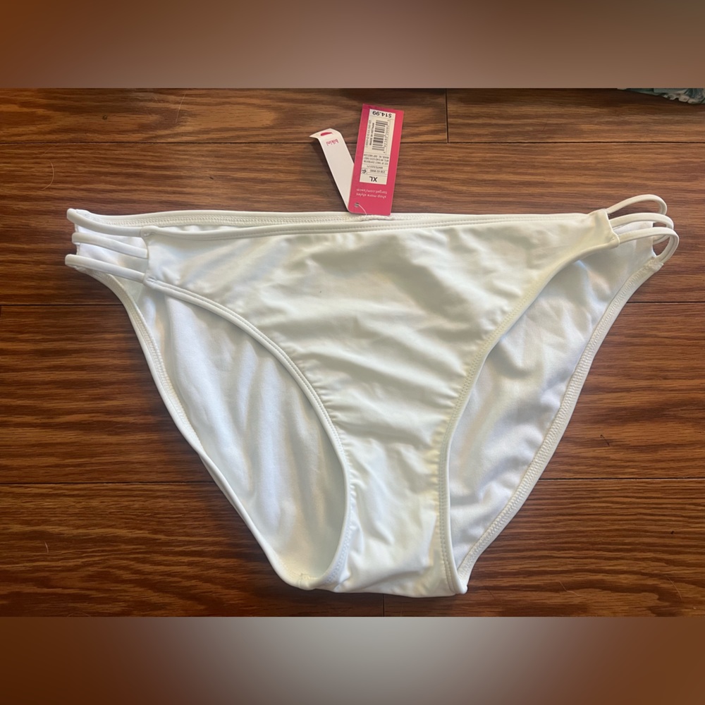 Whit Bikini Set - Picture 5 of 7
